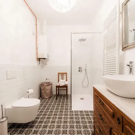 Gosposvetska Apartment *